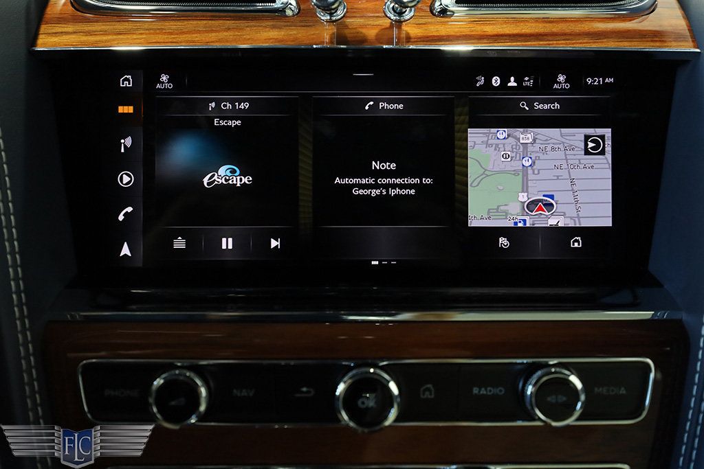 2022 Bentley Bentayga V8 AWD - 22903607 - 31