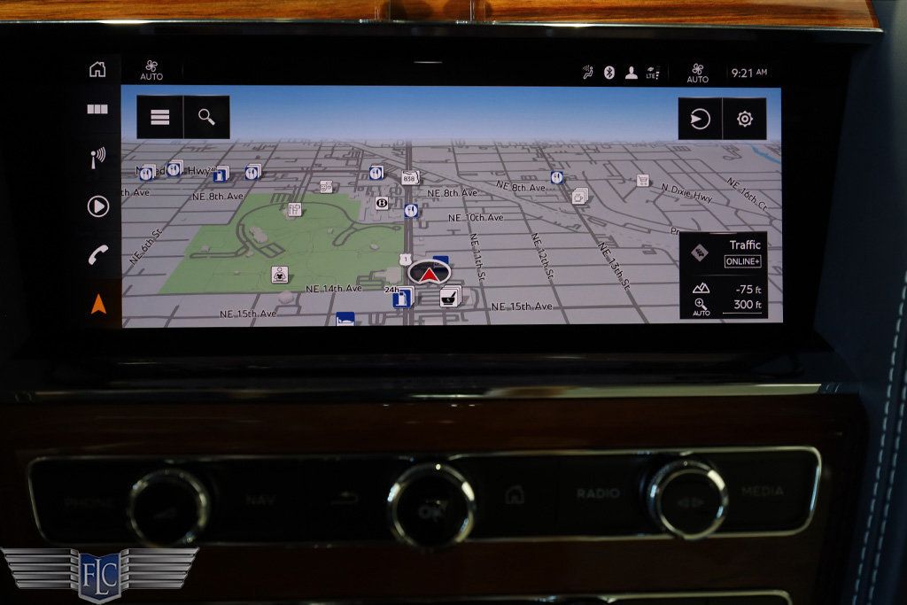 2022 Bentley Bentayga V8 AWD - 22903607 - 33