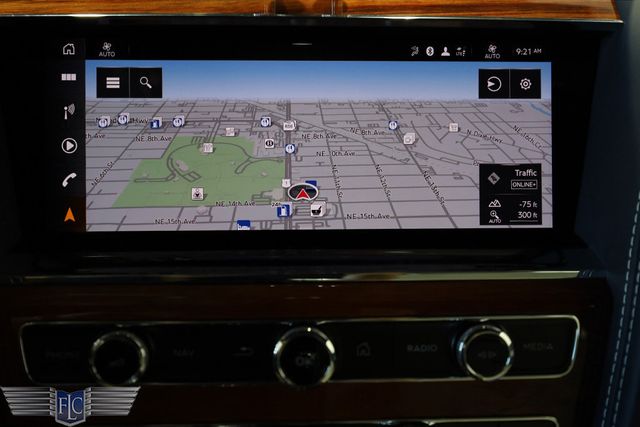 2022 Bentley Bentayga V8 AWD - 22903607 - 33