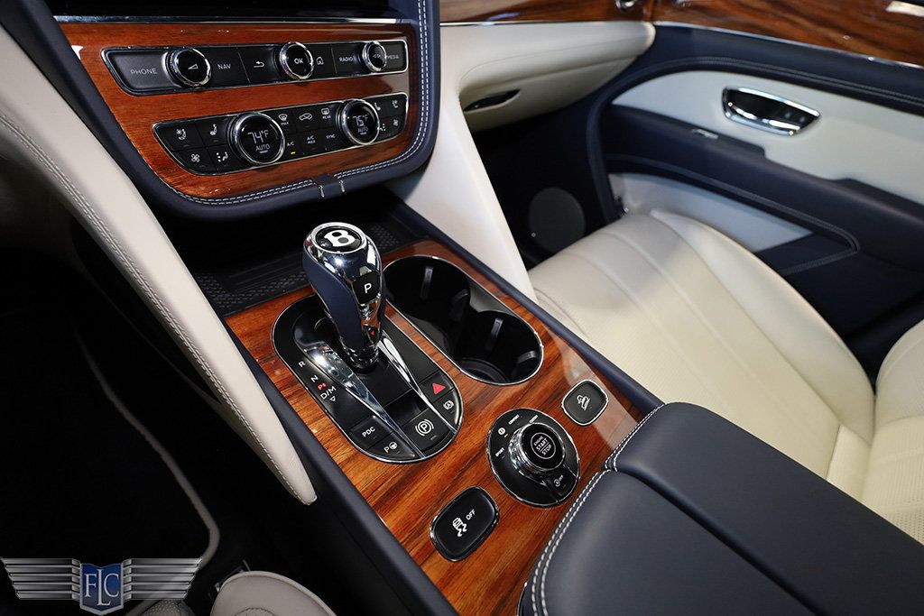 2022 Bentley Bentayga V8 AWD - 22903607 - 35