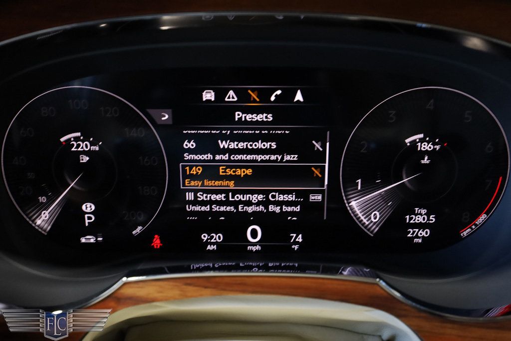 2022 Bentley Bentayga V8 AWD - 22903607 - 37