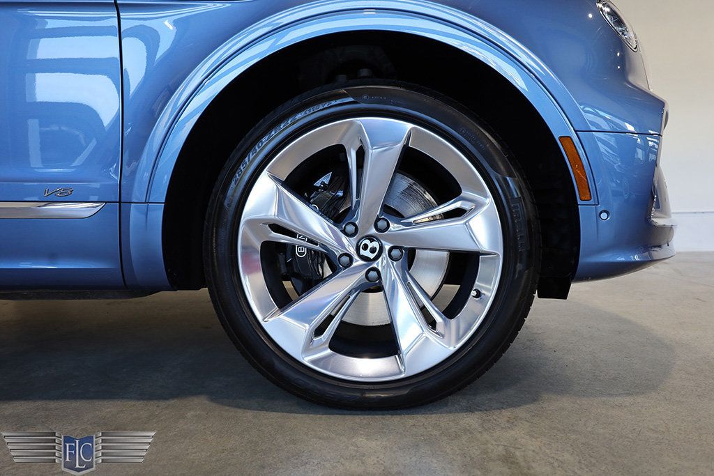 2022 Bentley Bentayga V8 AWD - 22903607 - 45