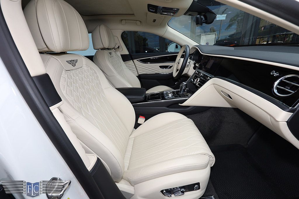 2022 Bentley Flying Spur Hybrid Sedan - 22945682 - 17