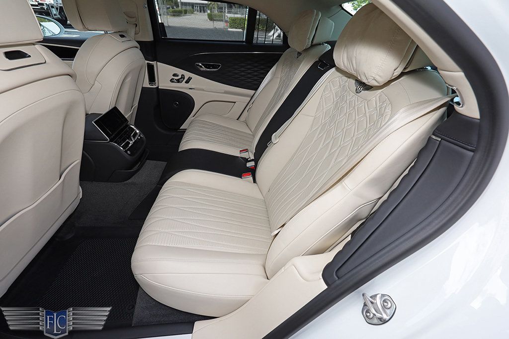 2022 Bentley Flying Spur Hybrid Sedan - 22945682 - 18