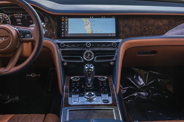 2022 Bentley Flying Spur V8 Sedan - 22986096 - 18