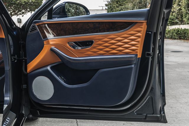 2022 Bentley Flying Spur V8 Sedan - 22986096 - 30