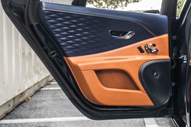 2022 Bentley Flying Spur V8 Sedan - 22986096 - 31