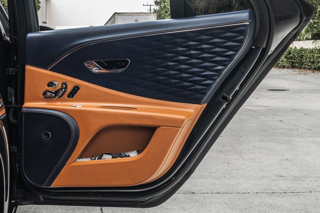 2022 Bentley Flying Spur V8 Sedan - 22986096 - 32