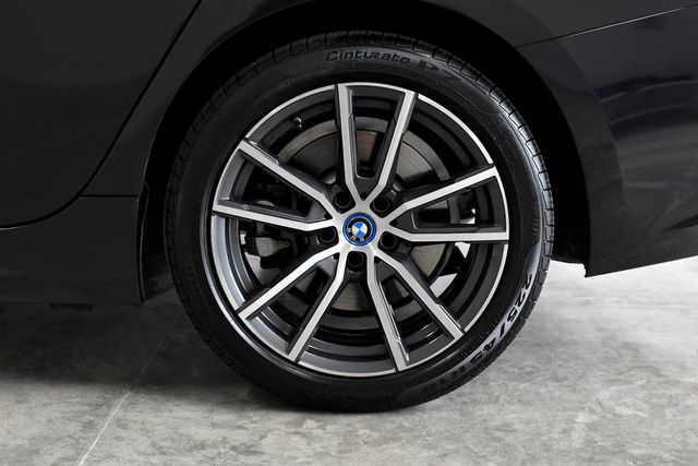 2022 BMW 3 Series 330e Plug-In Hybrid - 22405814 - 11
