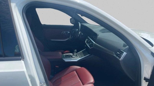 2022 BMW 3 Series 330i Sedan - 23067772 - 17
