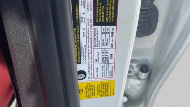 2022 BMW 3 Series 330i Sedan - 23067772 - 18