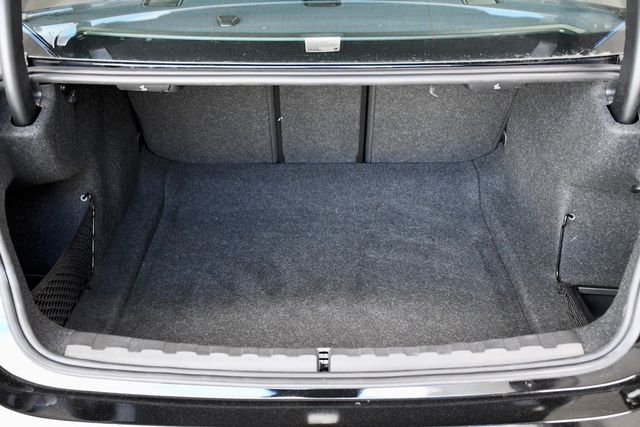 2022 BMW 3 Series 330i Sedan - 22822081 - 12