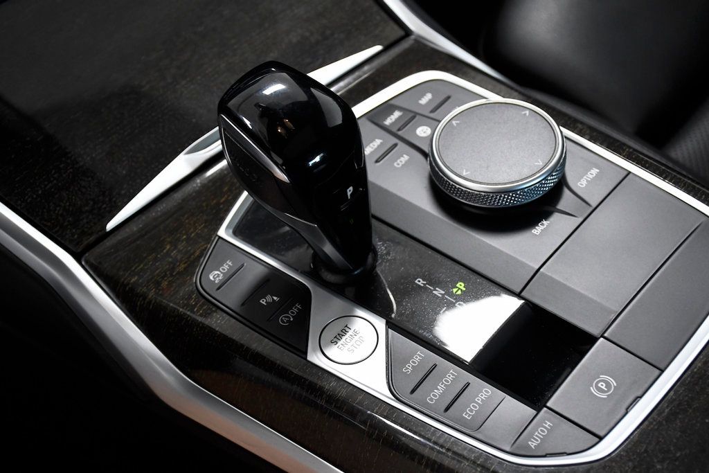 2022 BMW 3 Series 330i Sedan - 22822081 - 24