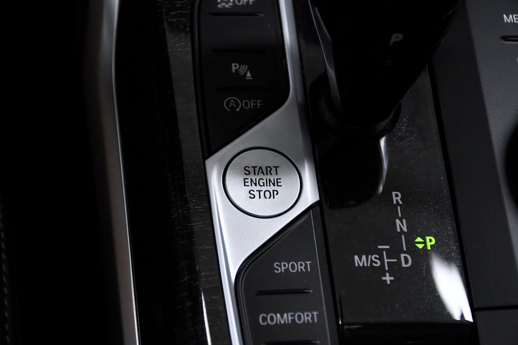 2022 BMW 3 Series 330i Sedan - 22822081 - 27