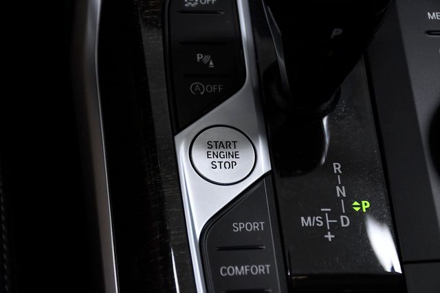 2022 BMW 3 Series 330i Sedan - 22822081 - 27