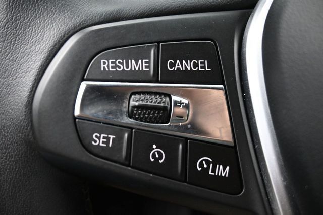 2022 BMW 3 Series 330i Sedan - 23053965 - 17