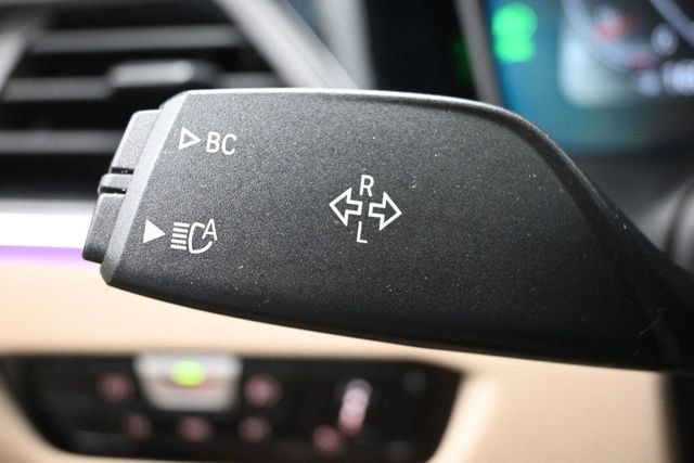 2022 BMW 3 Series 330i Sedan - 23053965 - 19
