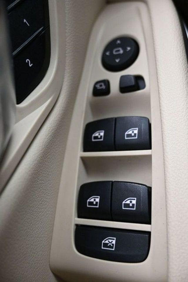 2022 BMW 3 Series 330i Sedan - 23053965 - 22