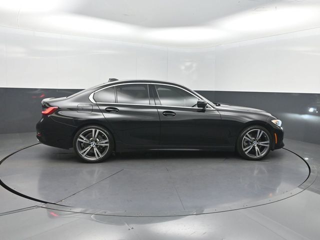 2022 BMW 3 Series 330i Sedan - 23053965 - 26