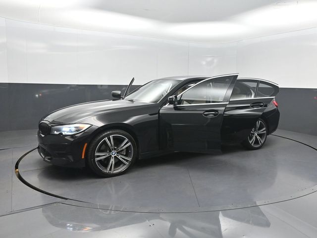 2022 BMW 3 Series 330i Sedan - 23053965 - 29