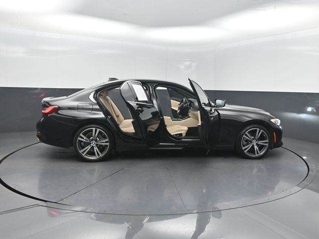 2022 BMW 3 Series 330i Sedan - 23053965 - 30