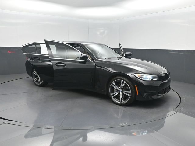 2022 BMW 3 Series 330i Sedan - 23053965 - 31