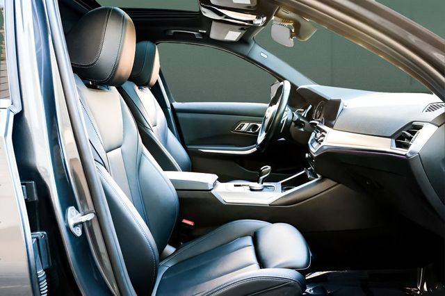 2022 BMW 3 Series 330i Sedan - 23005965 - 22