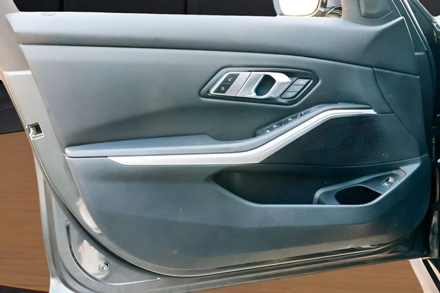 2022 BMW 3 Series 330i Sedan - 23005965 - 26