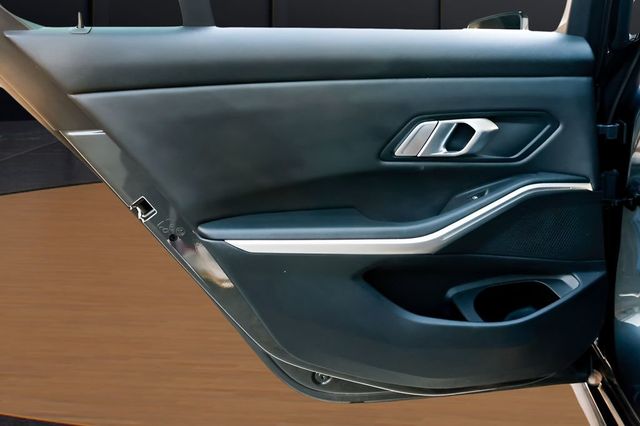 2022 BMW 3 Series 330i Sedan - 23005965 - 27