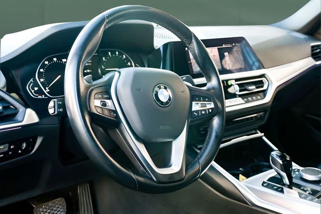 2022 BMW 3 Series 330i Sedan - 23005965 - 31