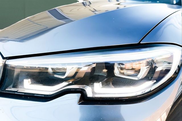 2022 BMW 3 Series 330i Sedan - 23005965 - 40