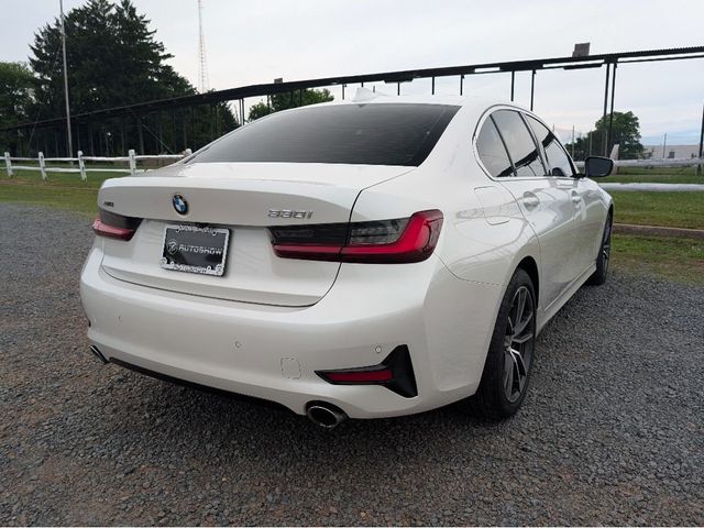 2022 BMW 3 Series 330i xDrive Sedan's photo