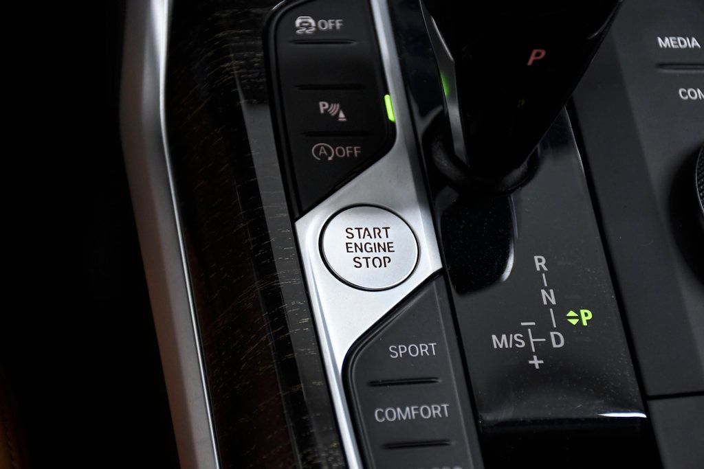 2022 BMW 3 Series 330i xDrive Sedan - 22798699 - 27