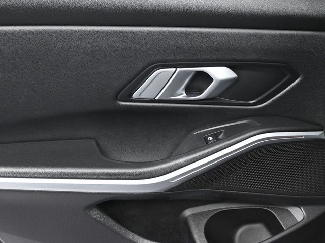 2022 BMW 3 Series 330i xDrive Sedan - 22978581 - 15
