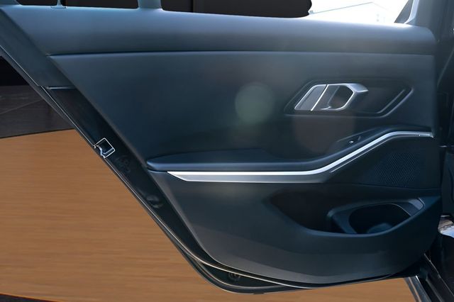 2022 BMW 3 Series 330i xDrive Sedan - 23005947 - 26