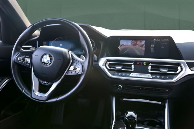 2022 BMW 3 Series 330i xDrive Sedan - 23005947 - 32