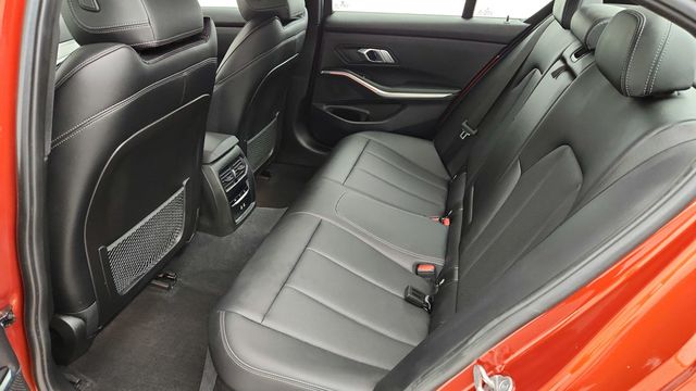 2022 BMW 3 Series 330i xDrive Sedan with & Driving Assistance & Convenience Pkgs - 22944382 - 21