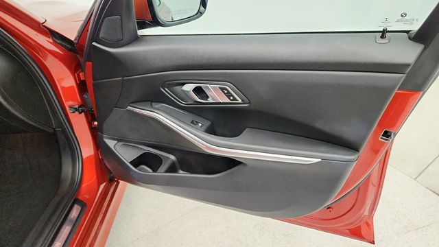 2022 BMW 3 Series 330i xDrive Sedan with & Driving Assistance & Convenience Pkgs - 22944382 - 26