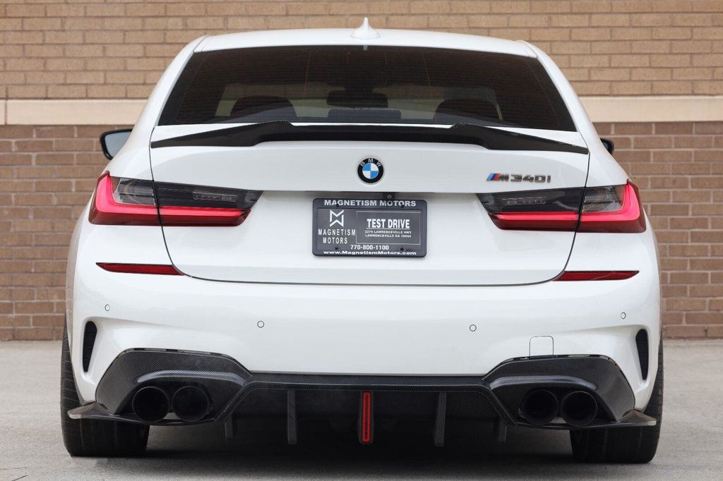 BMW 3 Series photo 10