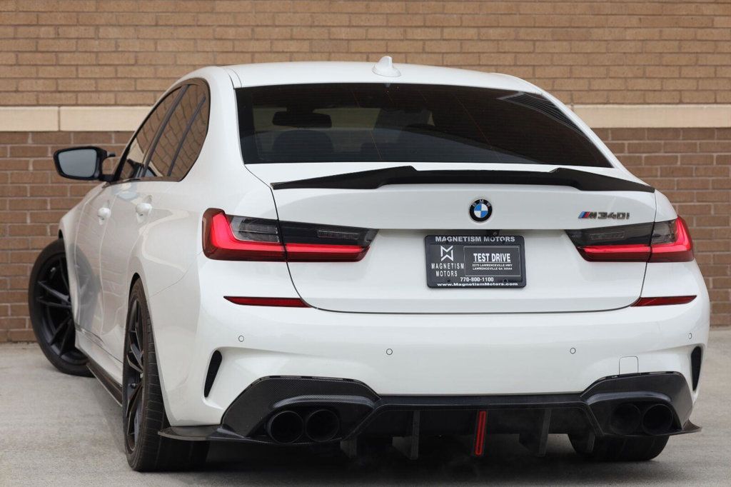 BMW 3 Series photo 11