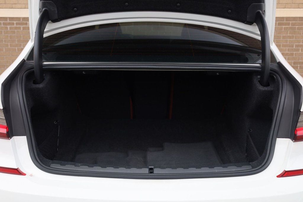 BMW 3 Series photo 13