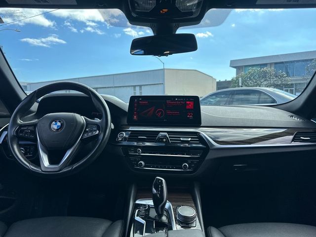 2022 BMW 5 Series 530i Sedan - 23012184 - 13