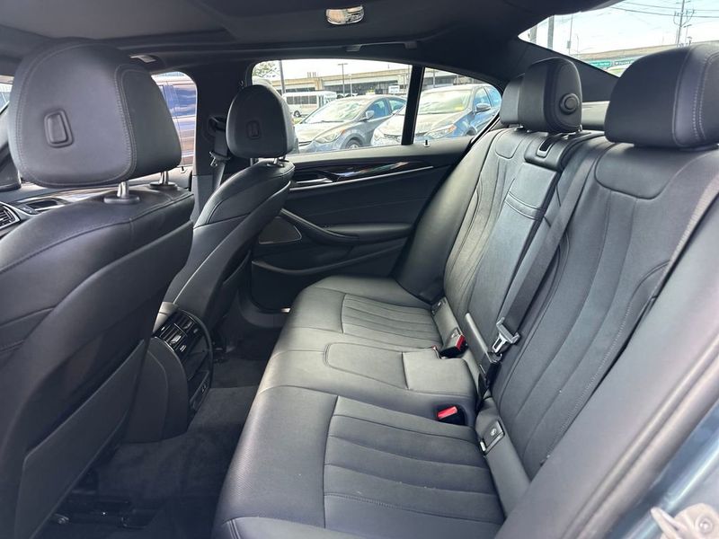 2022 BMW 5 Series 530i Sedan - 23012184 - 14