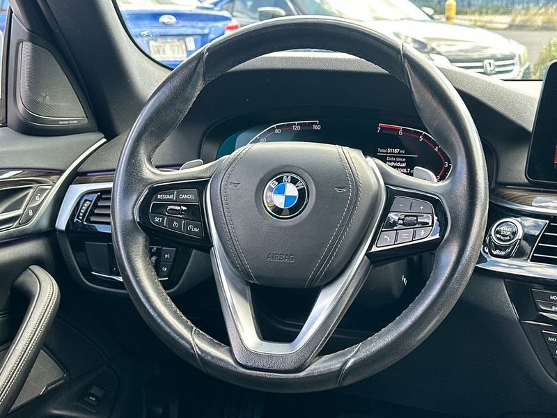 2022 BMW 5 Series 530i Sedan - 23012184 - 17