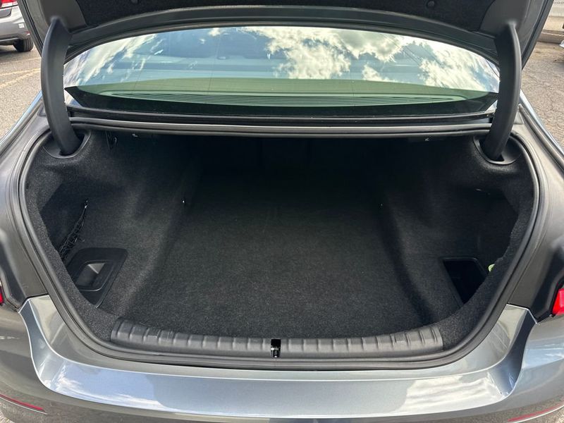2022 BMW 5 Series 530i Sedan - 23012184 - 20