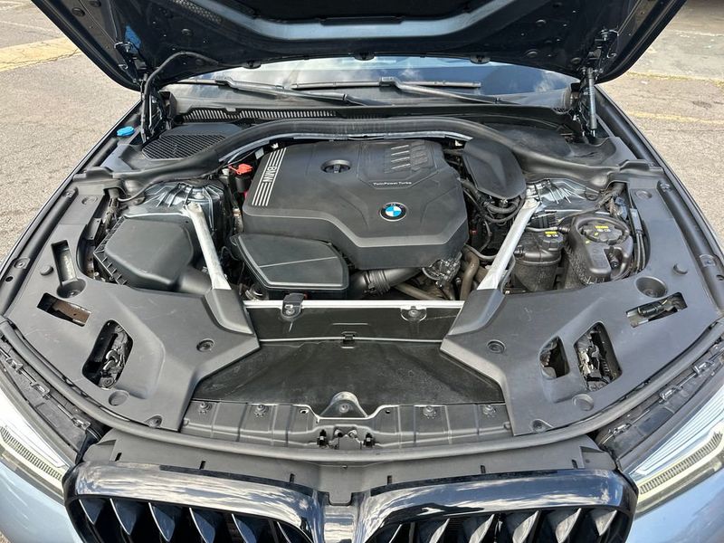 2022 BMW 5 Series 530i Sedan - 23012184 - 21