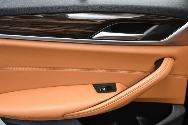 2022 BMW 5 Series 530i Sedan - 23040442 - 9