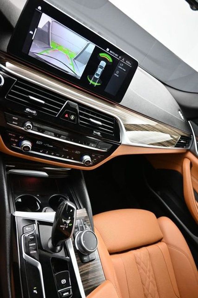 2022 BMW 5 Series 530i Sedan - 23040442 - 15