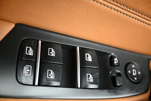 2022 BMW 5 Series 530i Sedan - 23040442 - 22