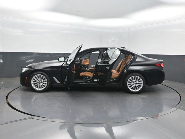 2022 BMW 5 Series 530i Sedan - 23040442 - 37